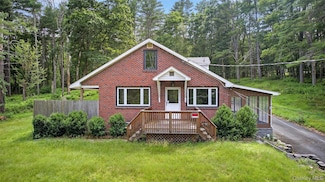 52 Luxton Lake Rd, Narrowsburg, NY 12764