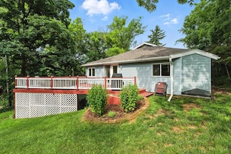 W9354 Oakland Rd, Cambridge, WI 53523