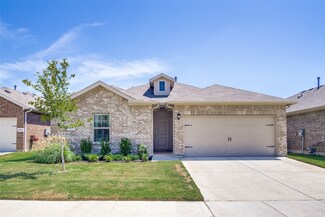 8640 Sandy Park Dr, Fort Worth, TX 76179