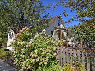 34 Hoover St, Burlington, VT 05401