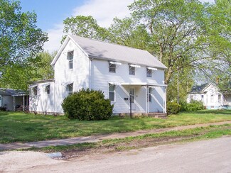 109 E 4th St N, Mount Olive, IL 62069