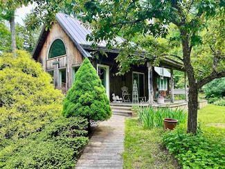 148 Old City Falls Rd, Strafford, VT 05072