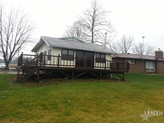 3712 N Skinner Lake Dr W, Albion, IN 46701