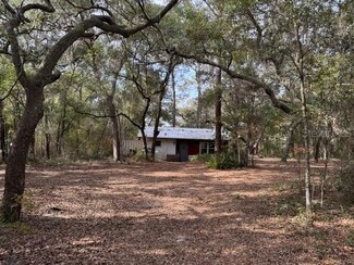 201 Swan Lake Dr, Melrose, FL 32666