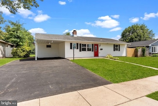 30 Poplar Ln, Levittown, PA 19054