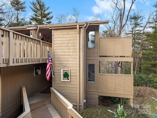 401 N Scarlet Oak Ln, Hendersonville, NC 28791