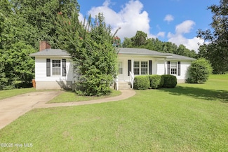 110 Fieldcrest Dr, Jacksonville, NC 28546