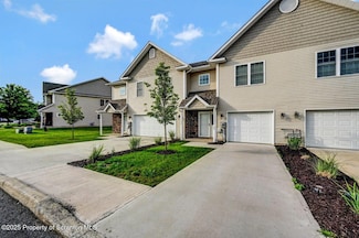333 Shadow Wood Cir, Jermyn, PA 18433