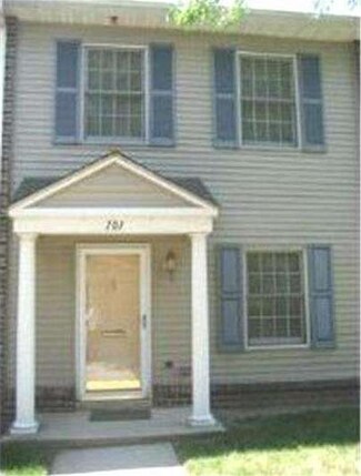 101 Royal Court Ln, Camden, NJ 08103
