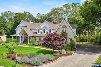 39 Poplar St, Ramsey, NJ 07446