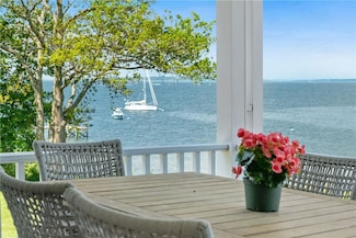 376 E Shore Rd, Jamestown, RI 02835