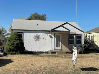 1720 N Maple St, Russell, KS 67665