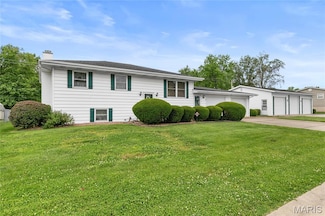 220 Elvira Dr, Fairview Heights, IL 62208