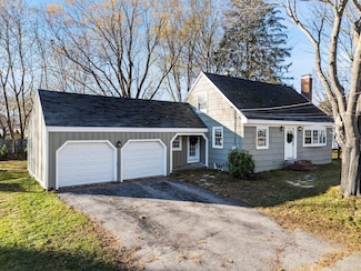 4 Jewett Rd, Cape Elizabeth, ME 04107