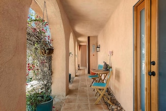 2525 N Farrell Dr, Palm Springs, CA 92262
