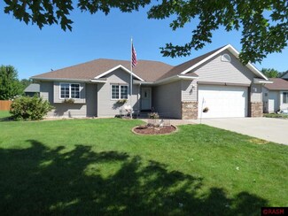 503 Thomas Dr, Eagle Lake, MN 56024