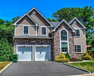 214 Oxford Rd, Edison, NJ 08820