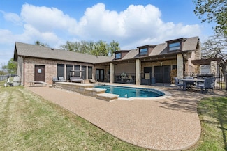 5014 Largo Dr, Granbury, TX 76049