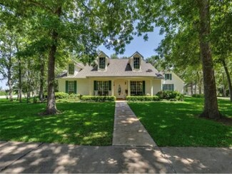 161 Buffalo Creek Ct, Bellville, TX 77418