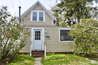 4 1st St, Wareham, MA 02571