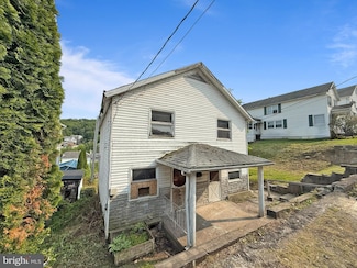 71 W Enterprise St, Glen Lyon, PA 18617