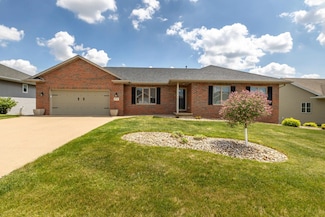 278 Lezlie Dr, Peosta, IA 52068