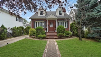 26 Depan Ave, Floral Park, NY 11001