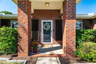 1925 Flamingo Ln, Navarre, FL 32566