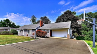 11 Arden Rd, Trumbull, CT 06611
