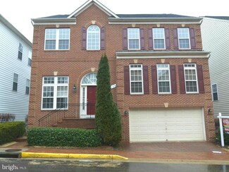 9104 Park Cove Dr, Fort Belvoir, VA 22060