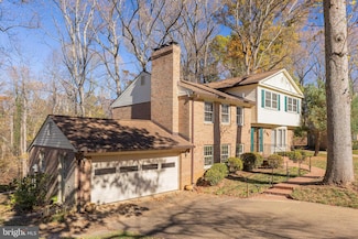1554 Forest Villa Ln, McLean, VA 22101