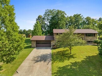 414 Maple Dr, Williamstown, WV 26187
