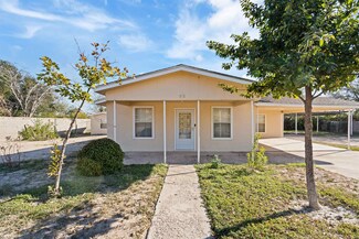 82 Circle East Dr, Del Rio, TX 78840