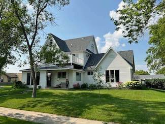 503 7th St NE, Devils Lake, ND 58301