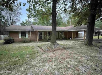 3070 Suncrest Dr, Jackson, MS 39212