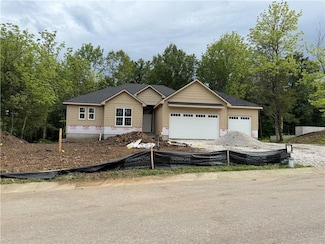 303 SW 17th St, Oak Grove, MO 64075