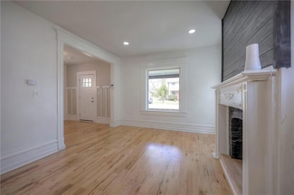 1607 E 37th St, Kansas City, MO 64109