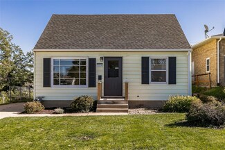2219 Hamilton St SW, Cedar Rapids, IA 52404