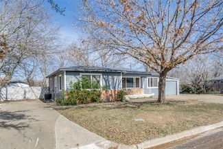 1402 W Water St, Weatherford, TX 76086