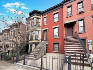 561 40th St, Brooklyn, NY 11232