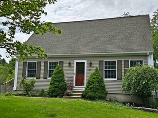 10 Cobble Hill Dr, Dover, NH 03820