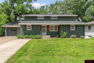 713 713 Sherman St, North Mankato, MN 56003