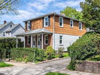 11 3rd St Unit B, Manhasset, NY 11030