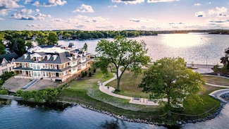 503 N Lake Rd Unit 2, Oconomowoc, WI 53066