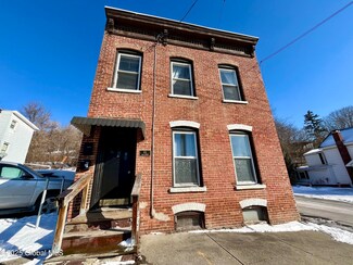 84 Hill St, Troy, NY 12180
