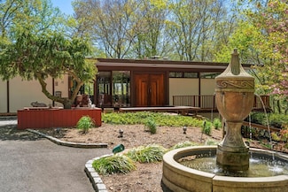 11 South Rd, Oyster Bay, NY 11771