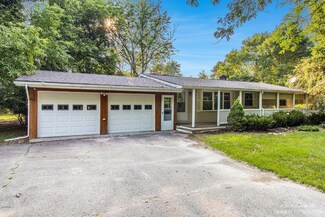 7959 Jennings Rd, Whitmore Lake, MI 48189