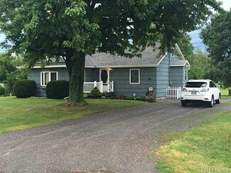 4871 Royalton Center Rd, Gasport, NY 14067