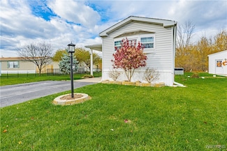 1158 Timberwood Ct, Lockport, NY 14094