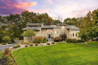 43 Ledgebrook Ave, Stoughton, MA 02072